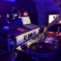 DJ in Berlin für Restaurants und Abiball mit modernster Lichttechnik